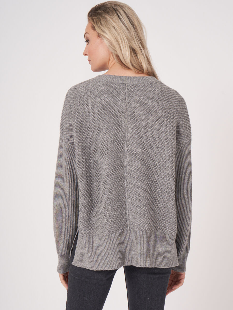Oversized Pullover aus diagonalem Rippenstrick image number 2