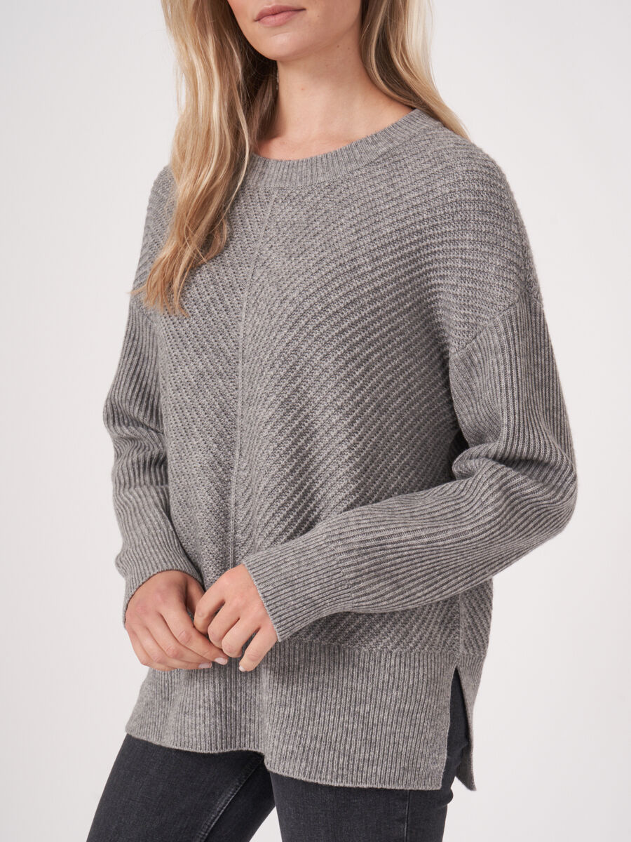 Oversized Pullover aus diagonalem Rippenstrick image number 4