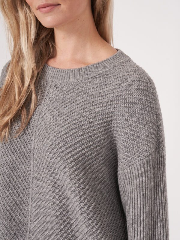 Oversized Pullover aus diagonalem Rippenstrick image number 5