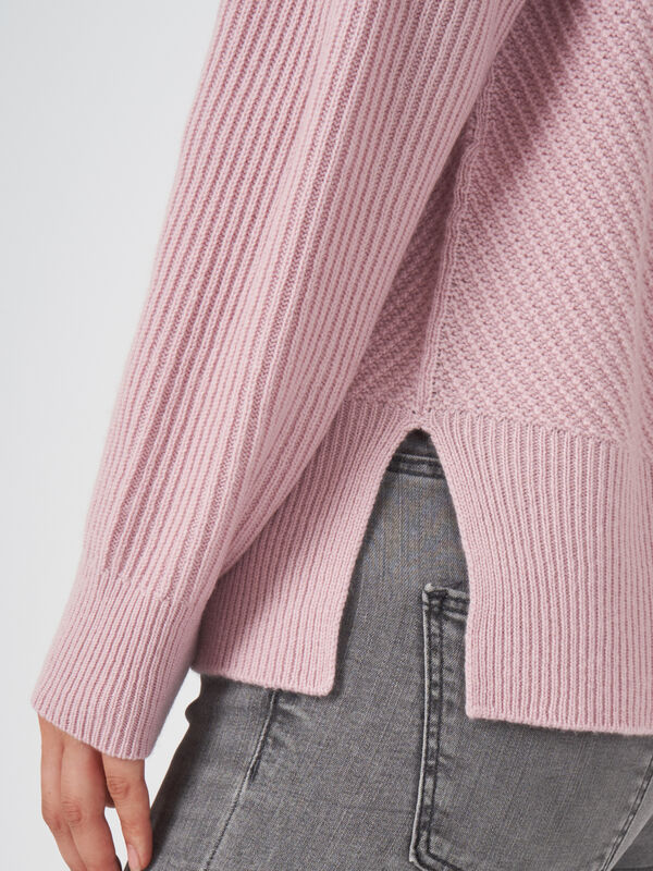 Oversized diagonal rib knit sweater image number 2