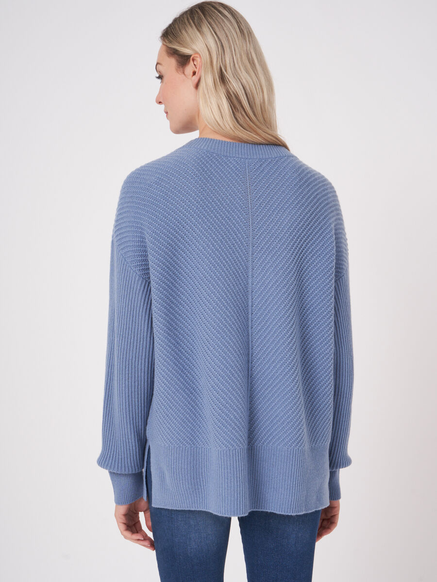 Oversized Pullover aus diagonalem Rippenstrick image number 1