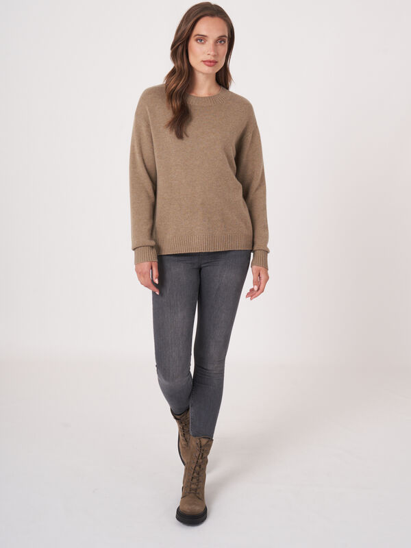 Basic trui met ronde hals en split op de rug image number 5