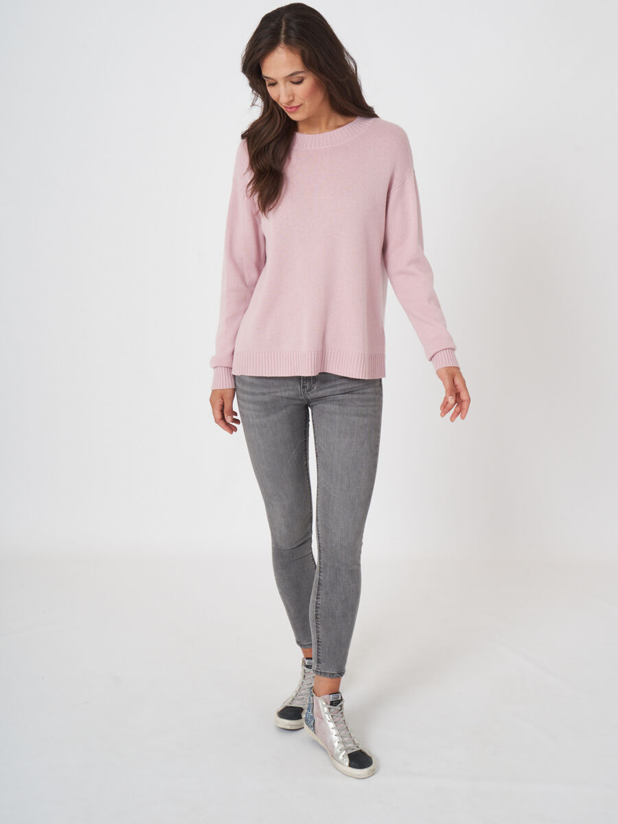 Basic trui met ronde hals en split op de rug image number 5