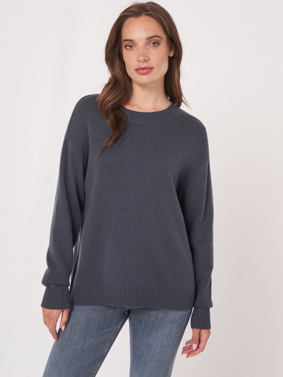 Basic round neck sweater with back slit image number 0