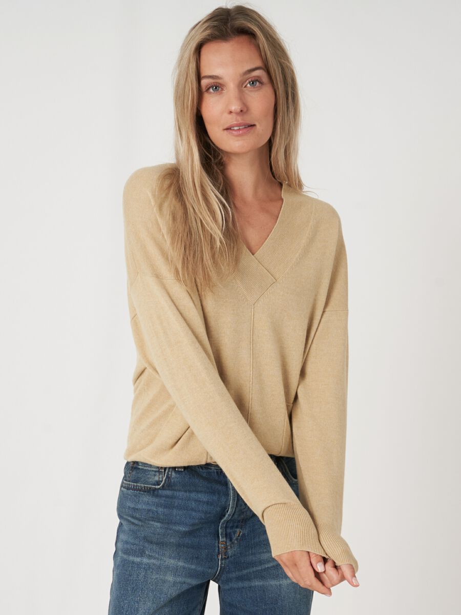 Cashmere blend V-neck sweater with front pockets and visible front seam image number 0