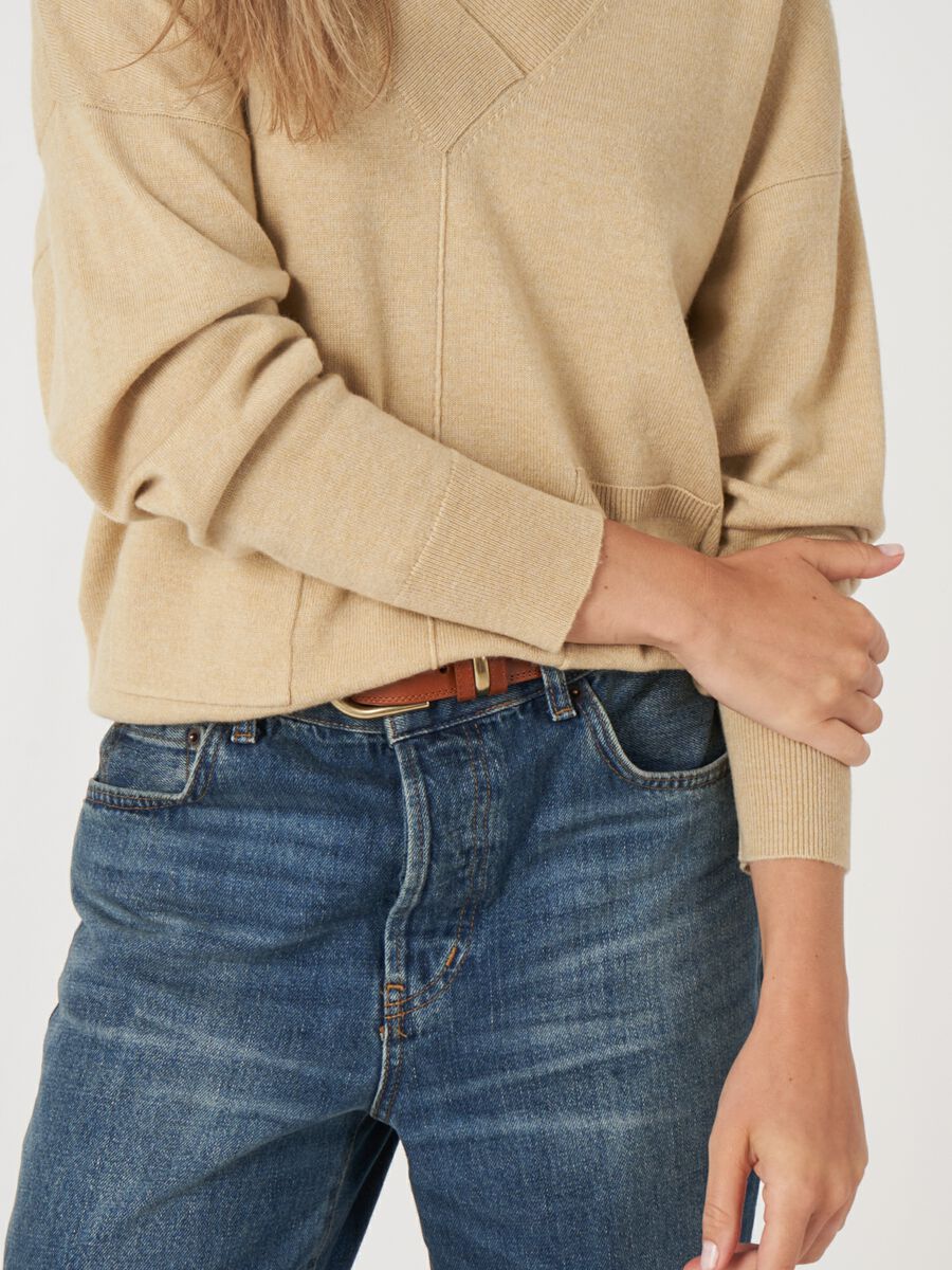 Pull à col en V et poches sur le devant image number 3