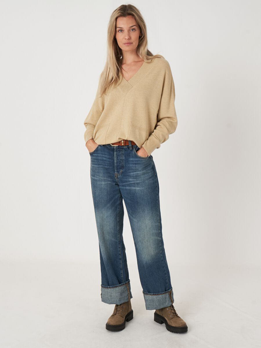 Pull à col en V et poches sur le devant image number 5