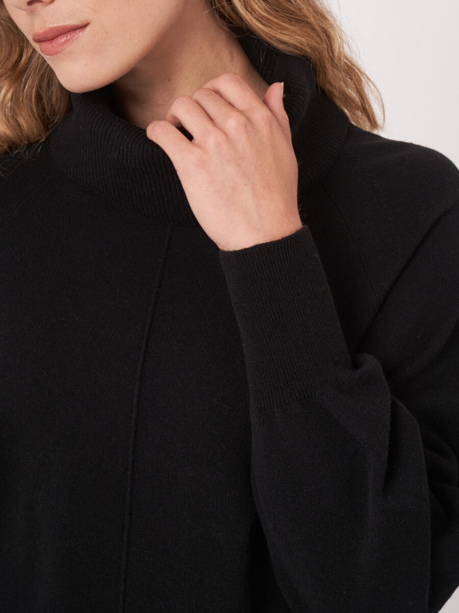 Trui met wijde geribde rolkraag en pofmouwen image number 2