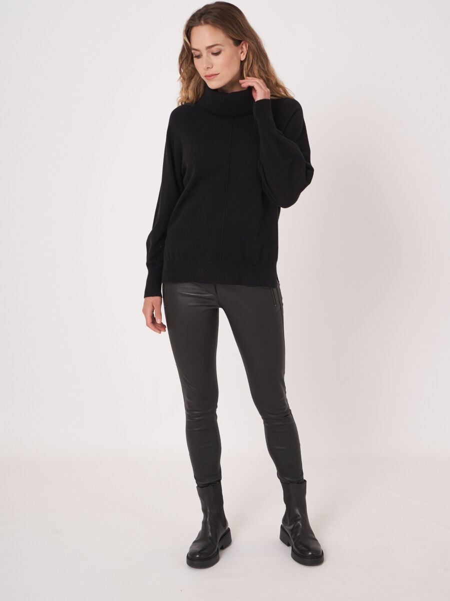 Trui met wijde geribde rolkraag en pofmouwen image number 4