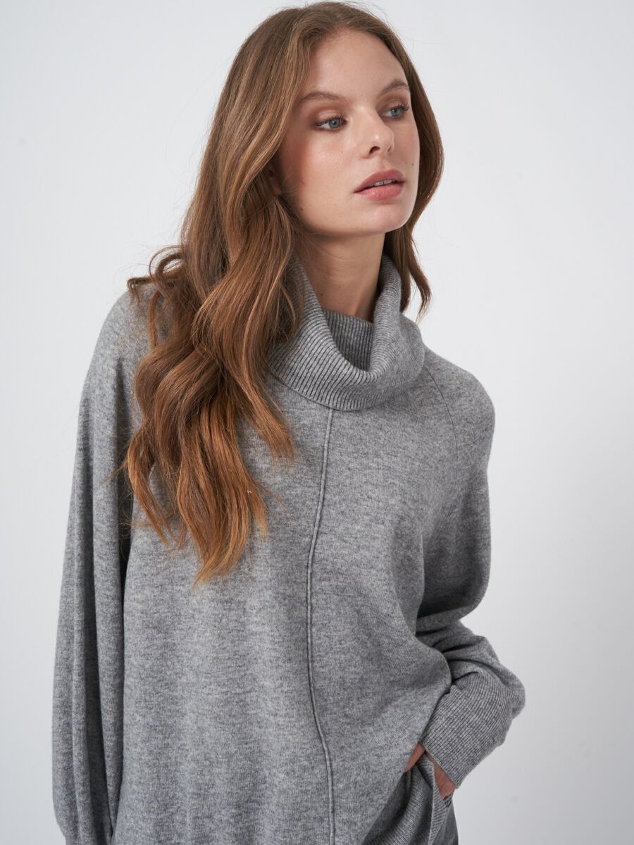 Trui met wijde geribde rolkraag en pofmouwen image number 1