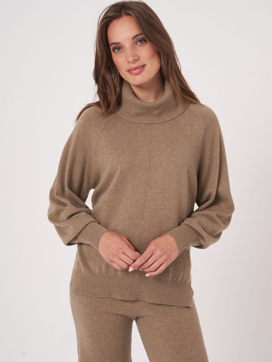 Wide turtleneck sweater with puff sleeves image number 0