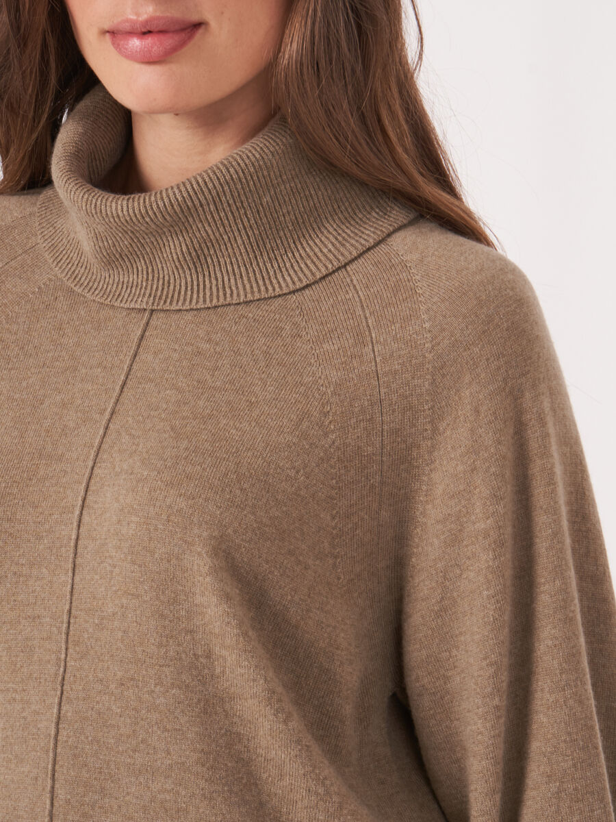 Trui met wijde geribde rolkraag en pofmouwen image number 2
