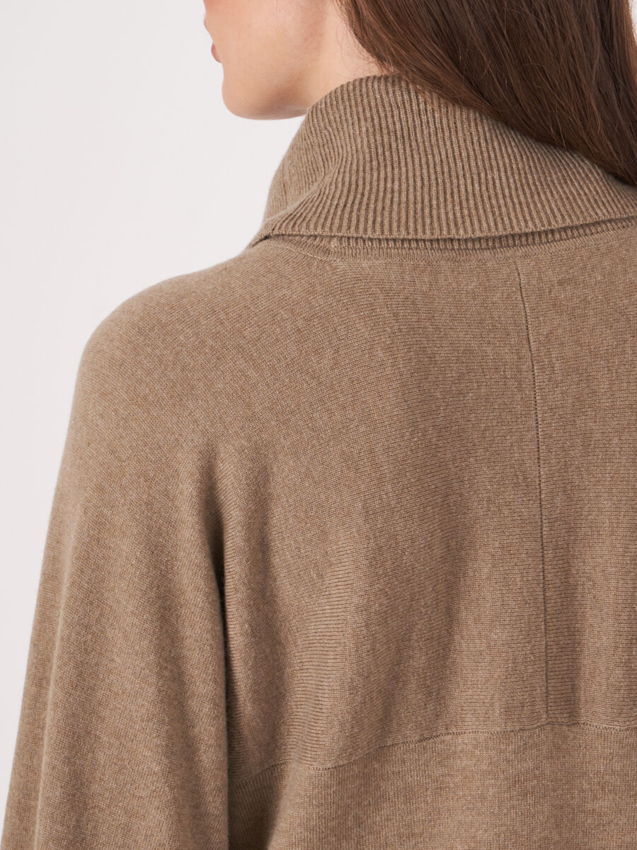 Trui met wijde geribde rolkraag en pofmouwen image number 4