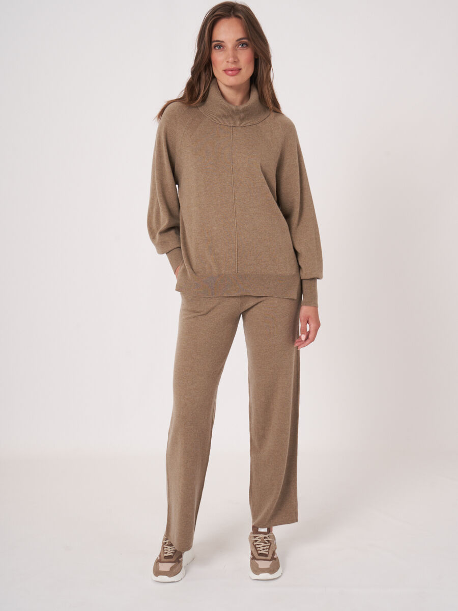 Trui met wijde geribde rolkraag en pofmouwen image number 5