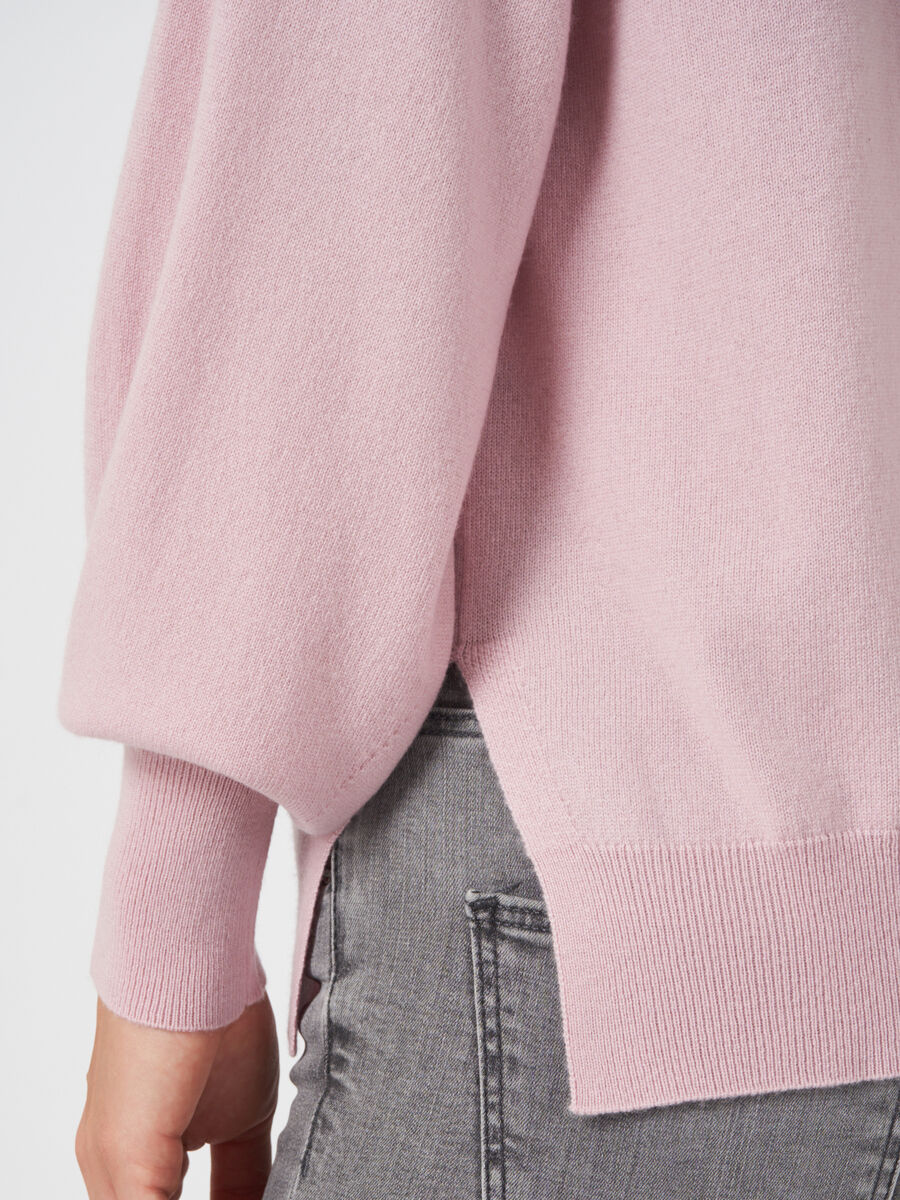Weiter Rollkragenpullover mit Puffärmeln aus Kaschmir-Wollmischung image number 19