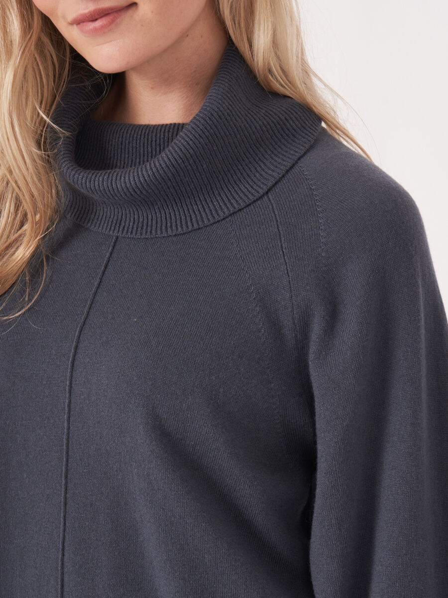 Trui met wijde geribde rolkraag en pofmouwen image number 3