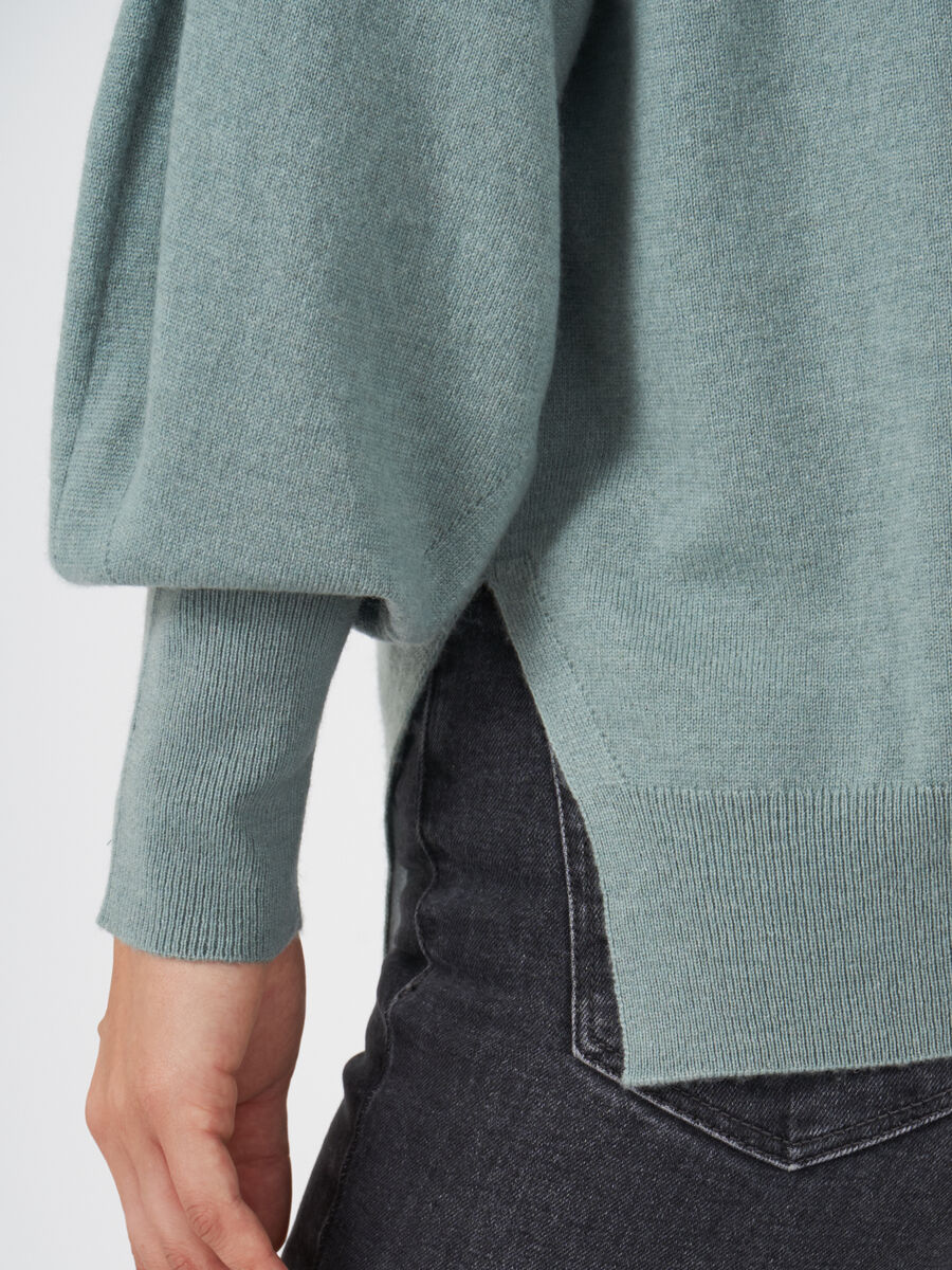 V-hals vest met knopen en pofmouwen image number 3