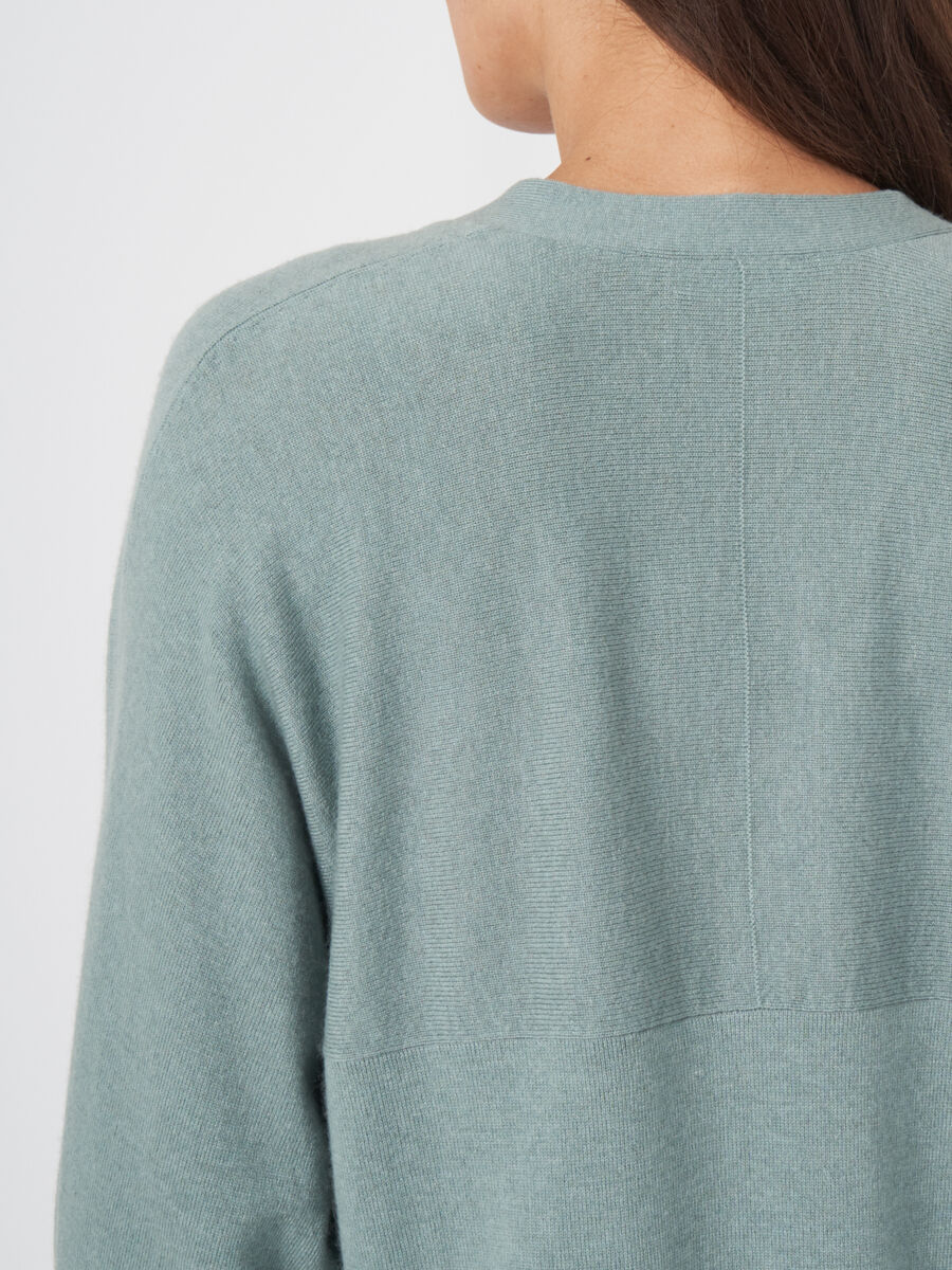 V-hals vest met knopen en pofmouwen image number 4