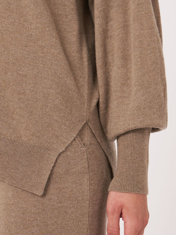 V-hals vest met knopen en pofmouwen image number 3