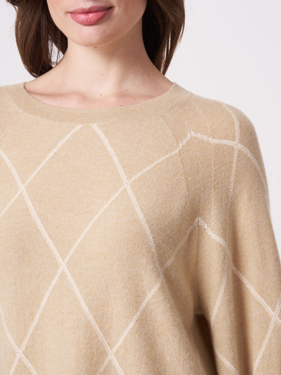 Bi-color boat neck sweater with intarsia pattern image number 3