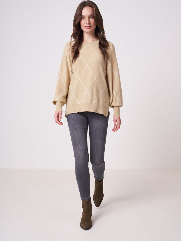 Pullover mit U-Boot-Ausschnitt und Intarsien-Rautenmuster image number 4