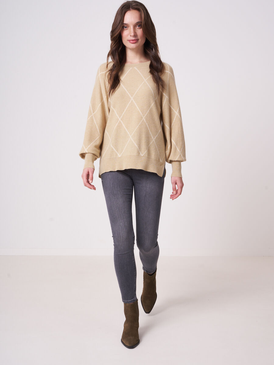 Bi-color boat neck sweater with intarsia pattern image number 4