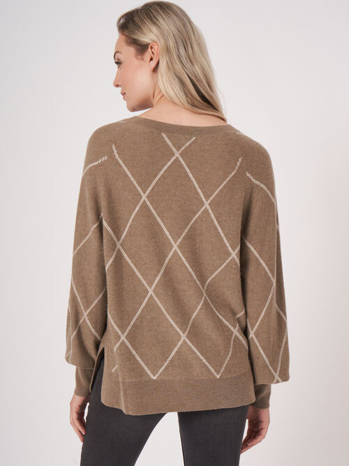 Bi-color boat neck sweater with intarsia pattern