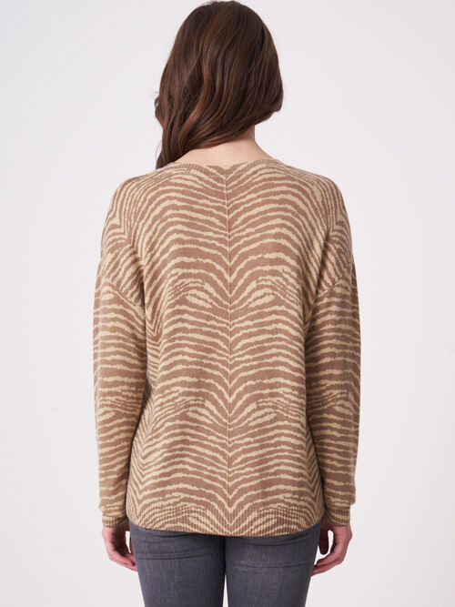 Round neck sweater with zebra print