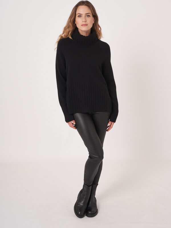 Pull à col roulé et larges côtes image number 22