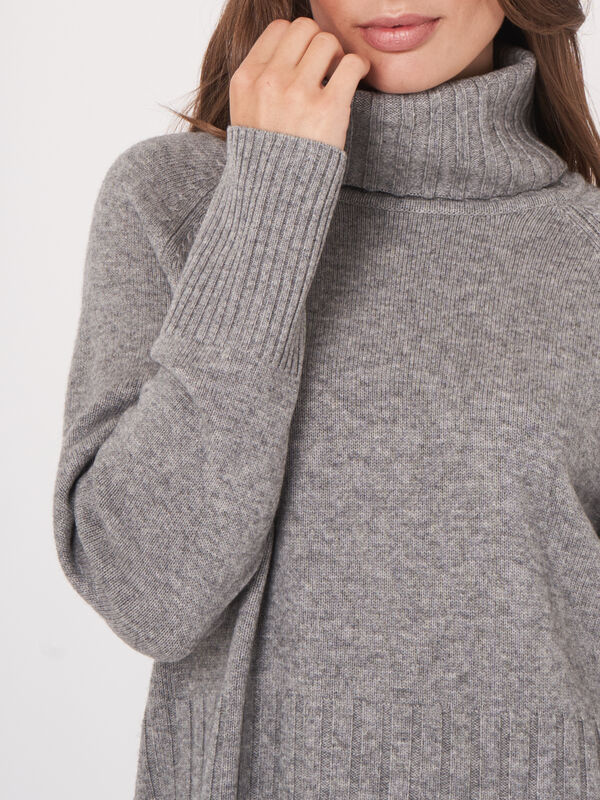 Pull à col roulé et larges côtes image number 25