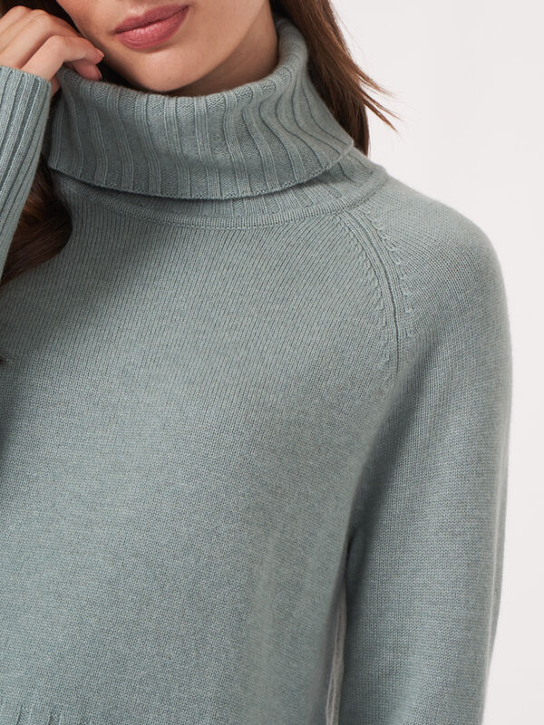 Pull à col roulé et larges côtes image number 31