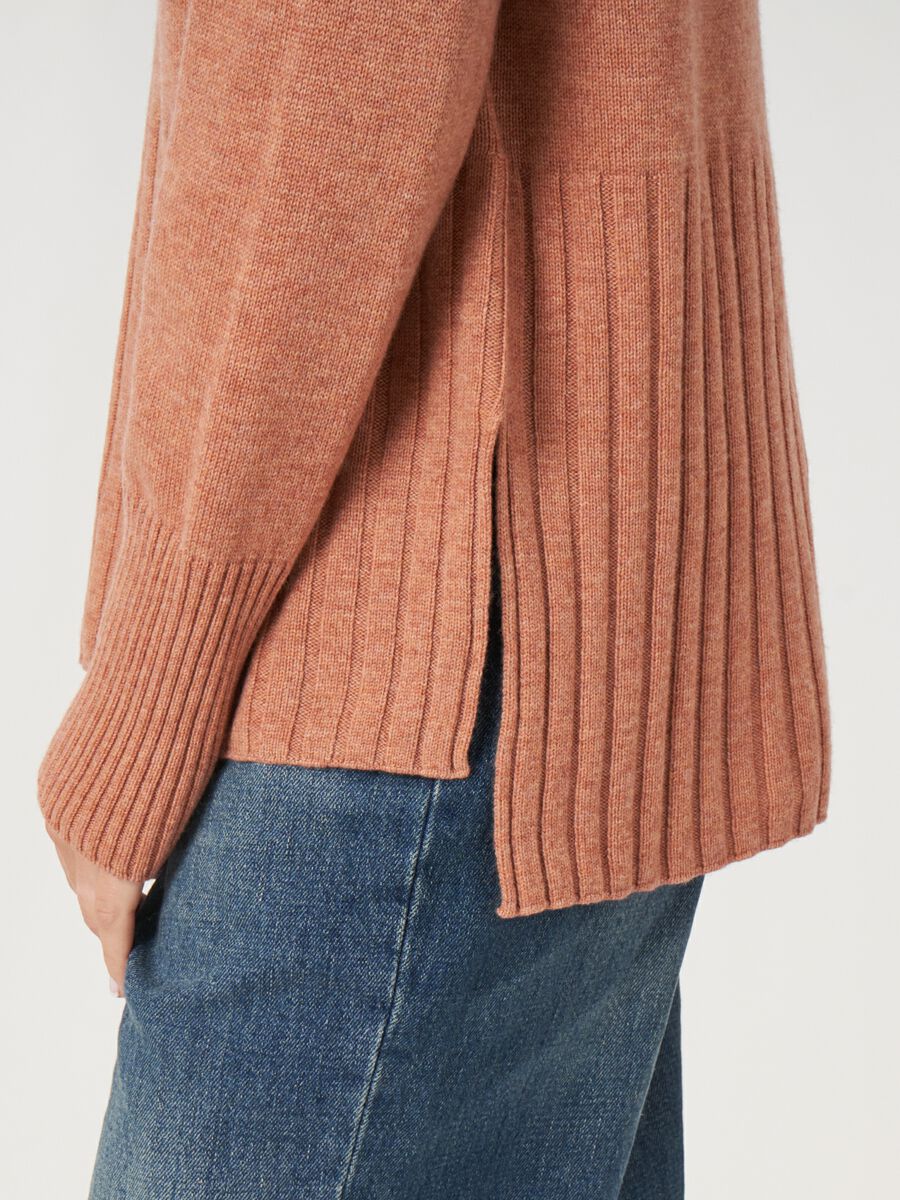 Wide ribbed turtleneck sweater image number 3