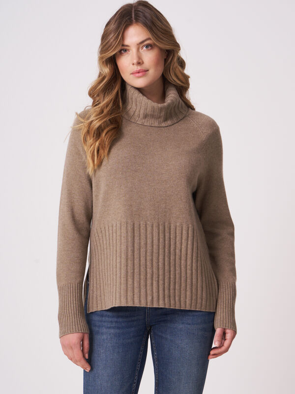 Pull à col roulé et larges côtes image number 37