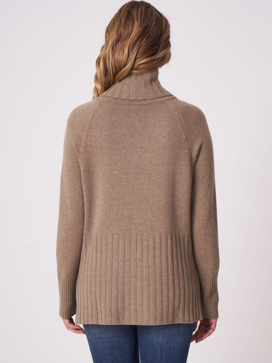 Wide ribbed turtleneck sweater image number 3
