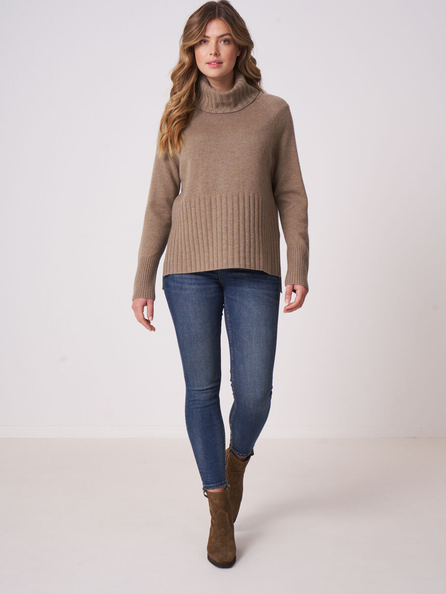 Wide ribbed turtleneck sweater image number 4