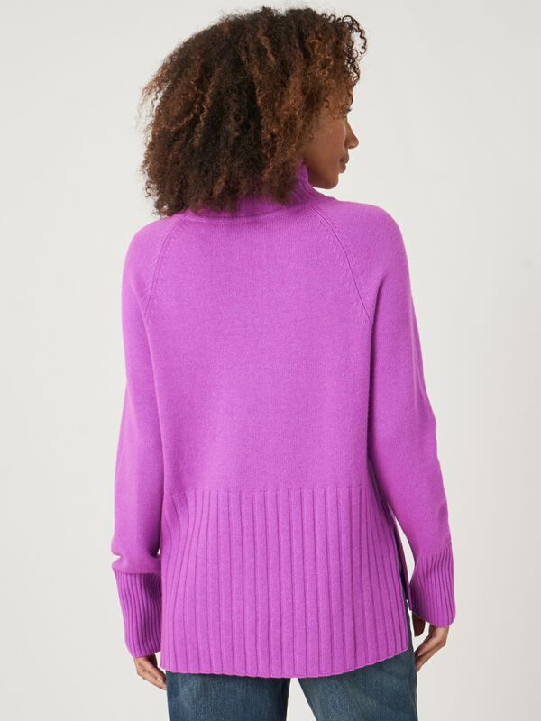 Pull à col roulé et larges côtes image number 12