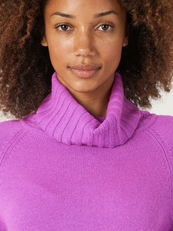 Pull à col roulé et larges côtes image number 14