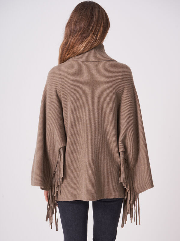 Poncho à franges avec col roulé image number 2