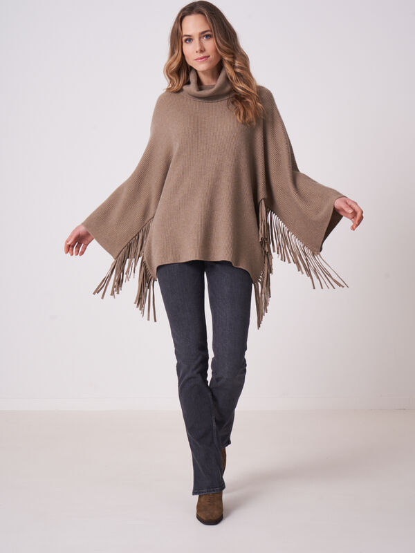Poncho à franges avec col roulé image number 4