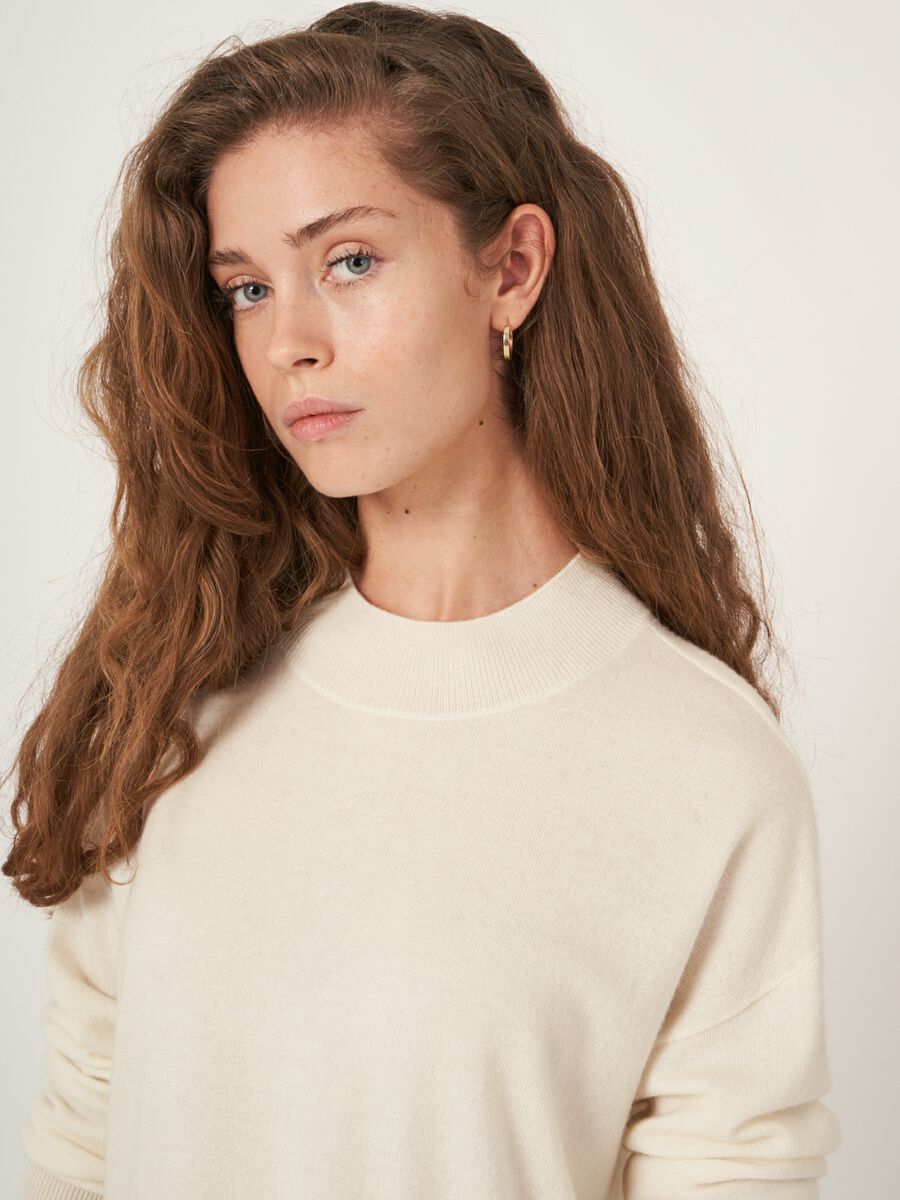 Pull en maille fine avec poche sur le devant image number 3