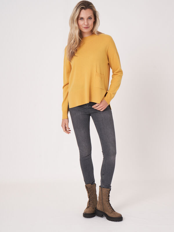 Pull en maille fine avec poche sur le devant image number 6