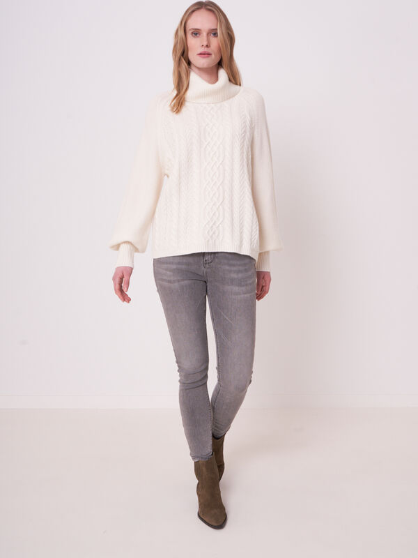 Rollkragenpullover aus Zopfstrick mit Puffärmeln image number 4