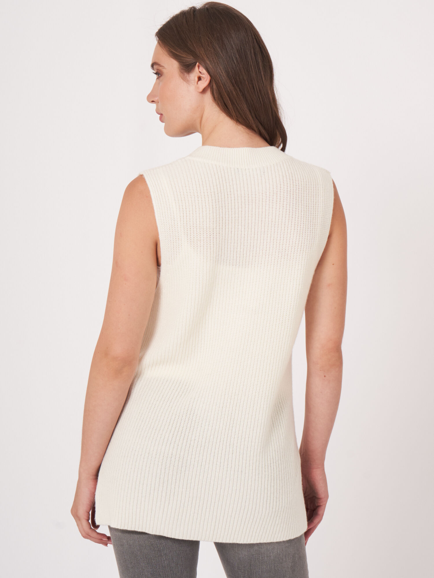 Women's Deep V-neck sleeveless vest | REPEAT cashmere