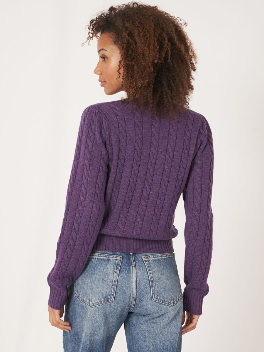 Kurzer Kaschmir-Zopfstrickpullover image number 7