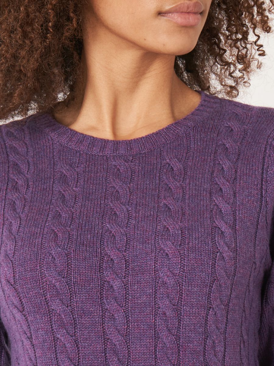 Kurzer Kaschmir-Zopfstrickpullover image number 8