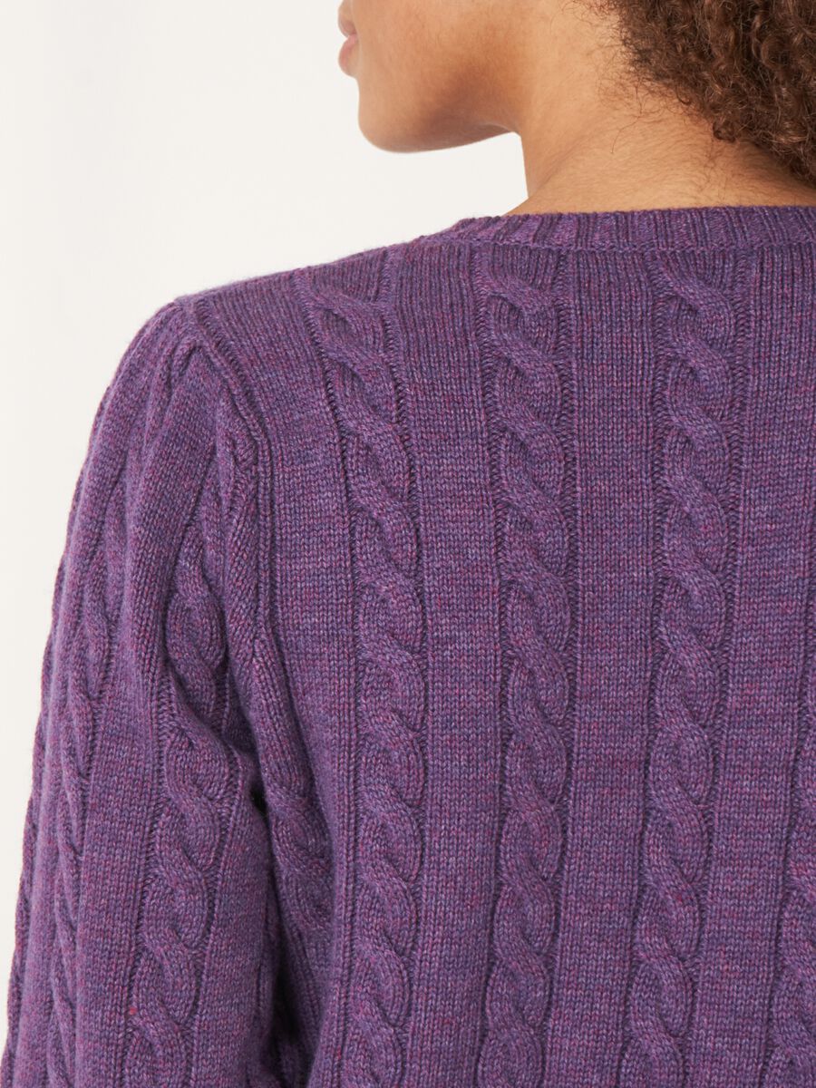 Kurzer Kaschmir-Zopfstrickpullover image number 10