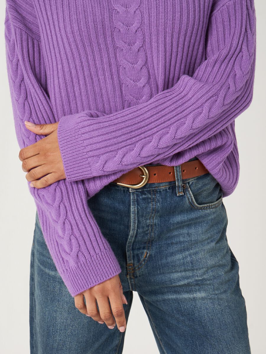 Geribde trui met hoge kraag en kabel detail image number 3