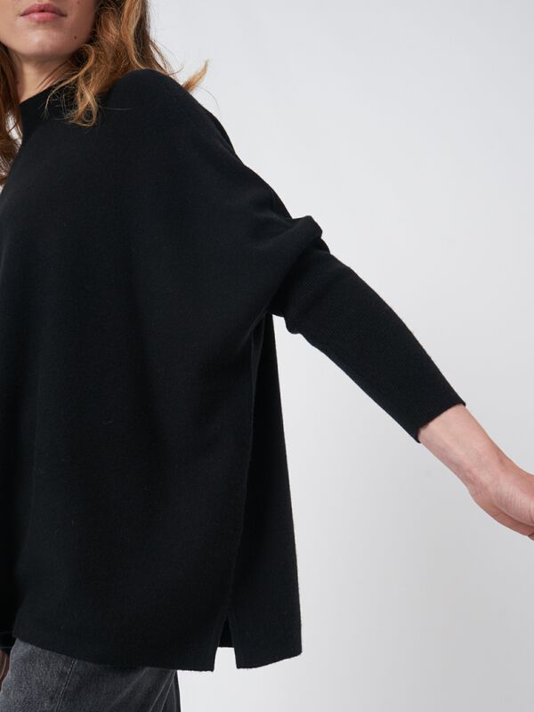 Oversized fine knit cashmere blend poncho sweater image number 2