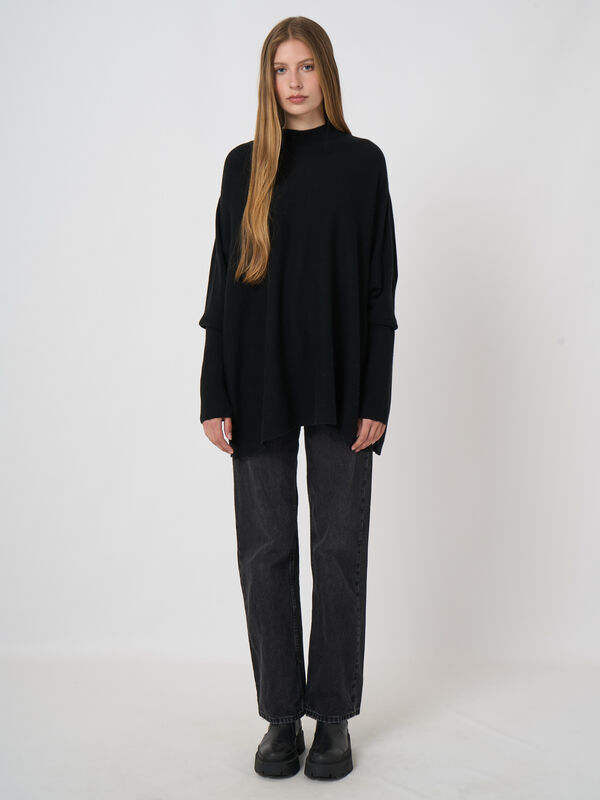 Oversized Organic Cashmere-Blend Sweater with Stand Collar image number 4