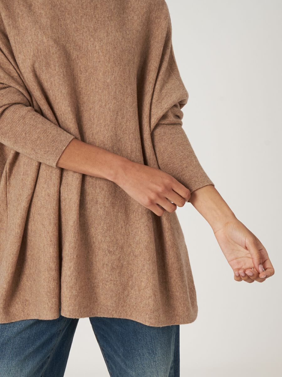 Poncho pull ample &agrave; col montan image number 2